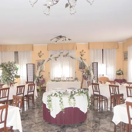 Ferandi Hotel 2*